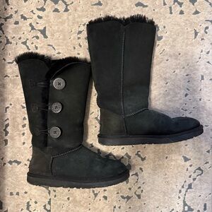 Women's Ugg Boots - Black Button